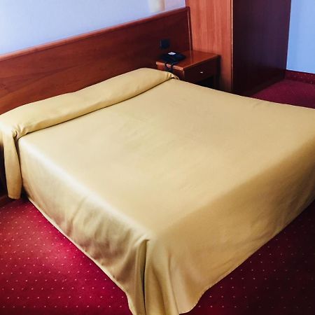 Hotel Serenella Gazzaniga Екстер'єр фото